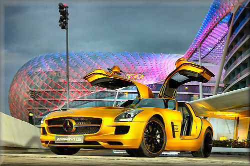 Gold Mercedes-Benz SLS00.jpg